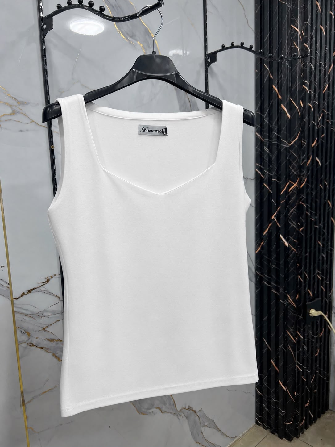 Basic sleeveless-Sweetheart Neck Top